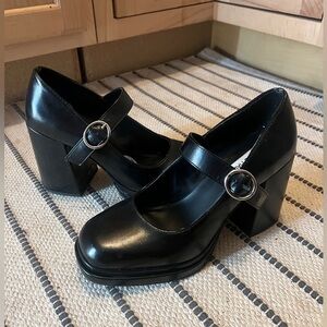 Steve Madden “Olivvia” Mary Jane Platform Heels